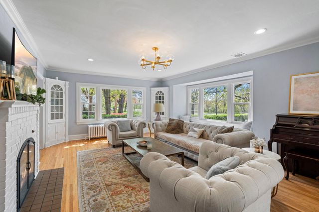 1633 E River Parkway, Minneapolis, MN 55414