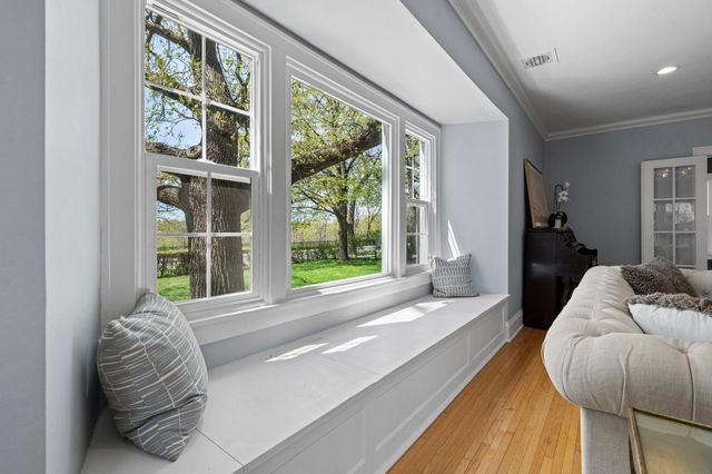 1633 E River Parkway, Minneapolis, MN 55414