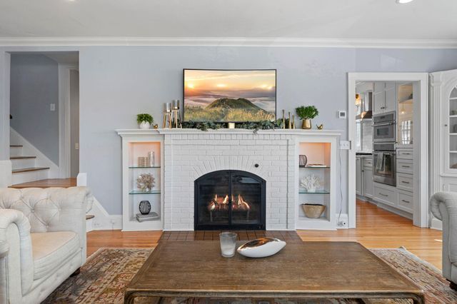 1633 E River Parkway, Minneapolis, MN 55414