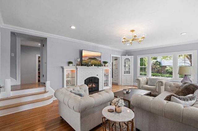 1633 E River Parkway, Minneapolis, MN 55414