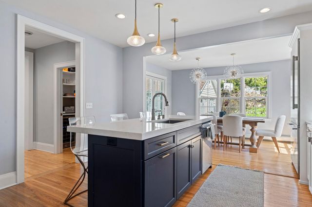 1633 E River Parkway, Minneapolis, MN 55414