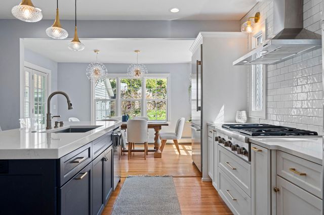 1633 E River Parkway, Minneapolis, MN 55414