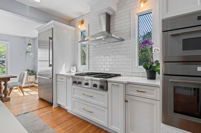 1633 E River Parkway, Minneapolis, MN 55414