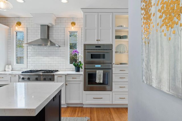 1633 E River Parkway, Minneapolis, MN 55414