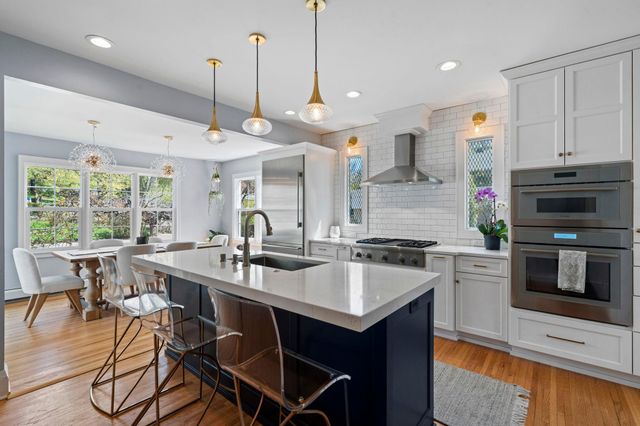 1633 E River Parkway, Minneapolis, MN 55414