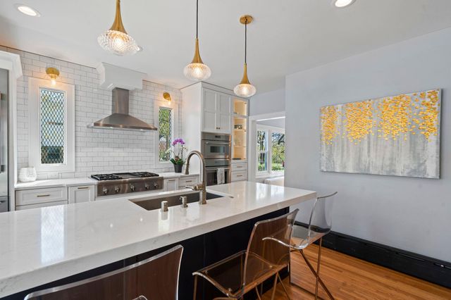 1633 E River Parkway, Minneapolis, MN 55414