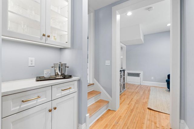 1633 E River Parkway, Minneapolis, MN 55414