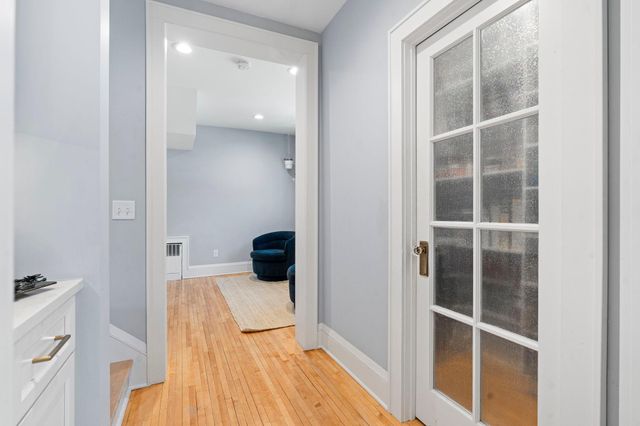 1633 E River Parkway, Minneapolis, MN 55414