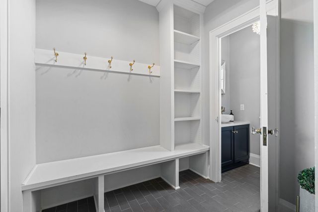 1633 E River Parkway, Minneapolis, MN 55414