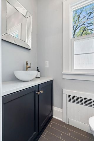 1633 E River Parkway, Minneapolis, MN 55414