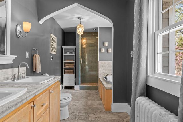 1633 E River Parkway, Minneapolis, MN 55414