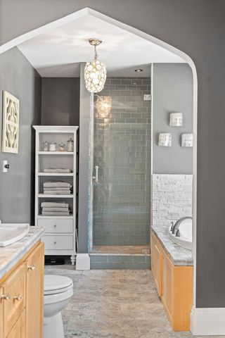 1633 E River Parkway, Minneapolis, MN 55414