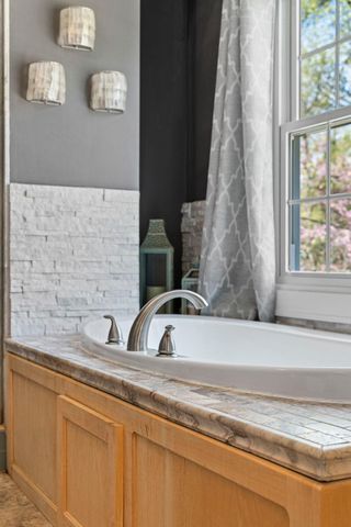 1633 E River Parkway, Minneapolis, MN 55414