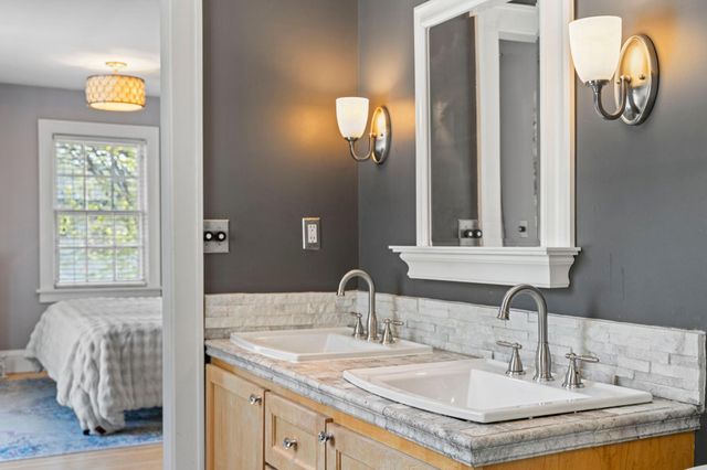 1633 E River Parkway, Minneapolis, MN 55414