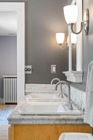 1633 E River Parkway, Minneapolis, MN 55414