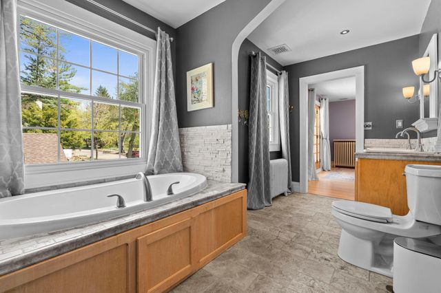 1633 E River Parkway, Minneapolis, MN 55414