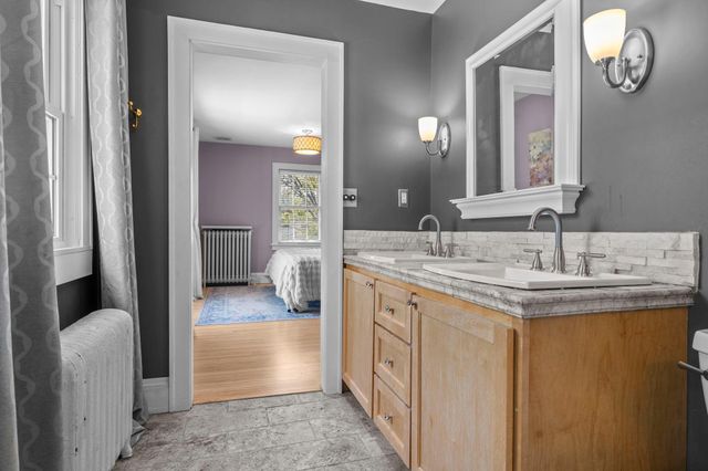 1633 E River Parkway, Minneapolis, MN 55414