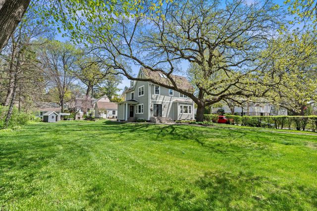 1633 E River Parkway, Minneapolis, MN 55414