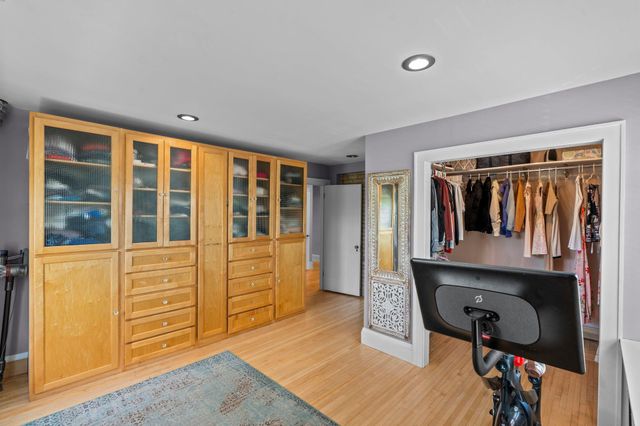 1633 E River Parkway, Minneapolis, MN 55414