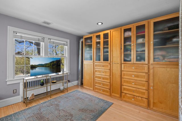 1633 E River Parkway, Minneapolis, MN 55414