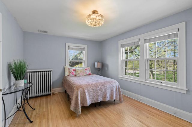 1633 E River Parkway, Minneapolis, MN 55414