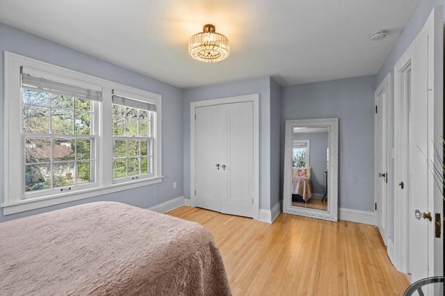 1633 E River Parkway, Minneapolis, MN 55414