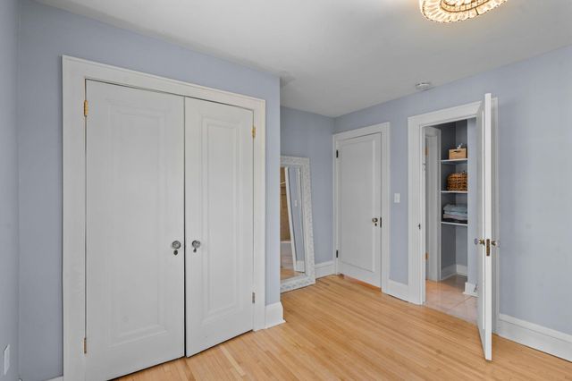 1633 E River Parkway, Minneapolis, MN 55414