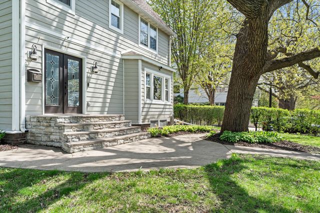 1633 E River Parkway, Minneapolis, MN 55414