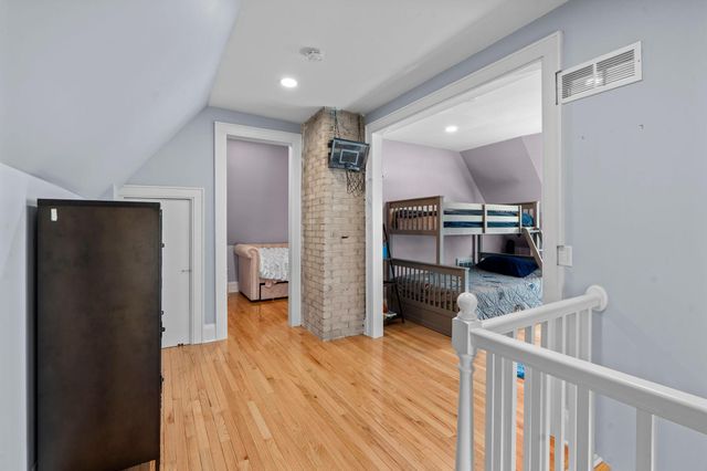 1633 E River Parkway, Minneapolis, MN 55414