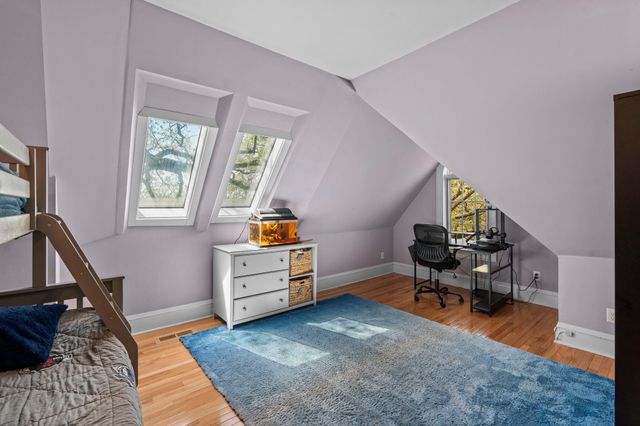 1633 E River Parkway, Minneapolis, MN 55414