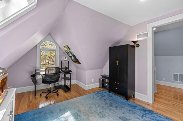 1633 E River Parkway, Minneapolis, MN 55414