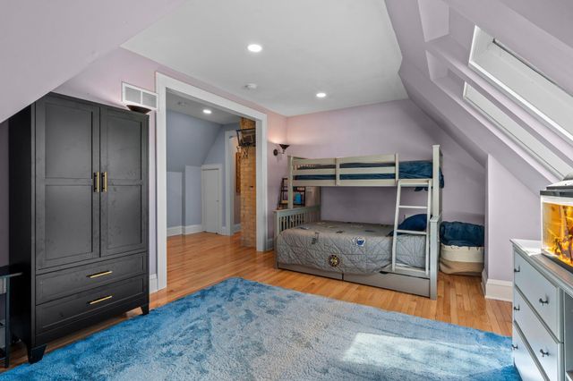 1633 E River Parkway, Minneapolis, MN 55414