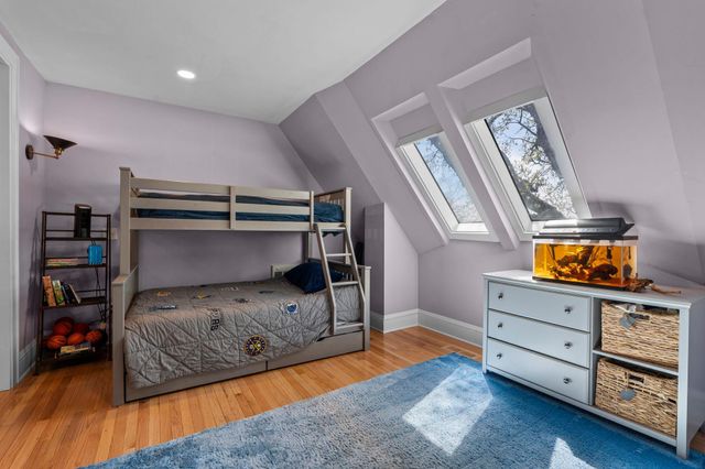 1633 E River Parkway, Minneapolis, MN 55414