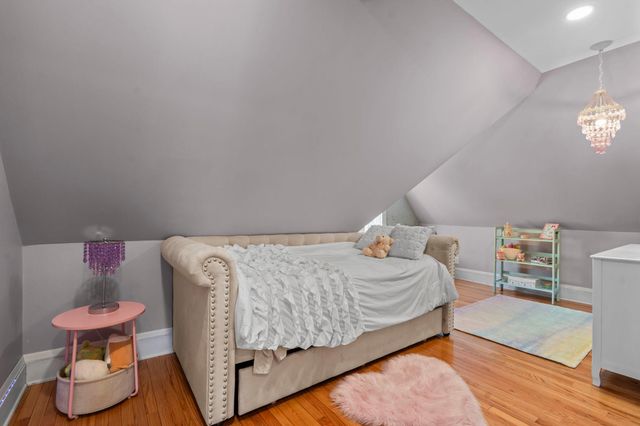 1633 E River Parkway, Minneapolis, MN 55414