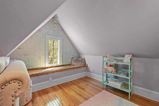 1633 E River Parkway, Minneapolis, MN 55414