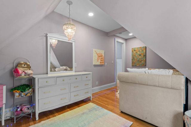 1633 E River Parkway, Minneapolis, MN 55414