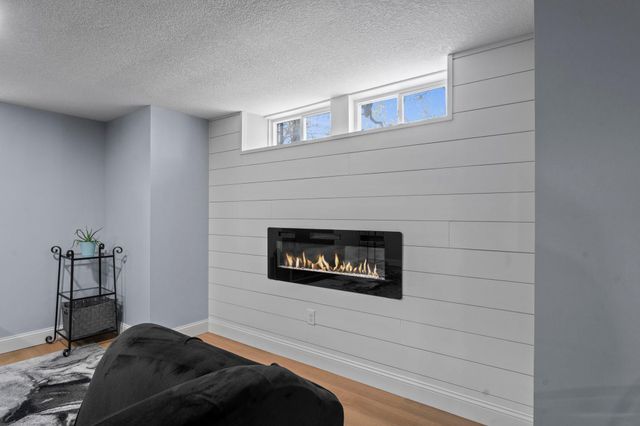 1633 E River Parkway, Minneapolis, MN 55414