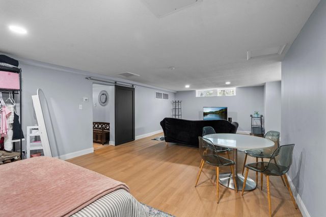 1633 E River Parkway, Minneapolis, MN 55414