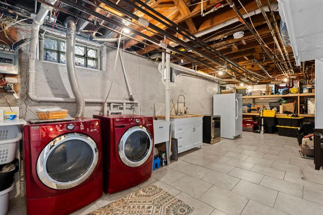 1633 E River Parkway, Minneapolis, MN 55414