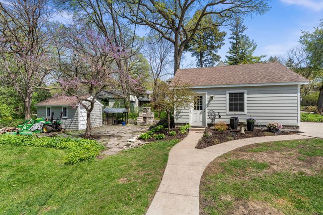 1633 E River Parkway, Minneapolis, MN 55414