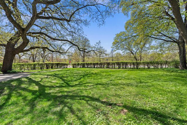 1633 E River Parkway, Minneapolis, MN 55414