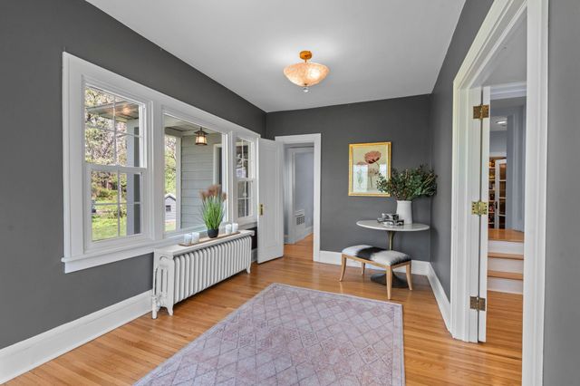 1633 E River Parkway, Minneapolis, MN 55414