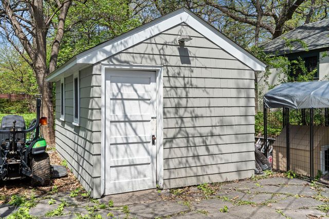 1633 E River Parkway, Minneapolis, MN 55414