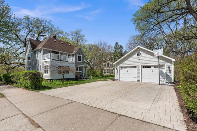 1633 E River Parkway, Minneapolis, MN 55414