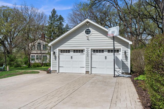 1633 E River Parkway, Minneapolis, MN 55414