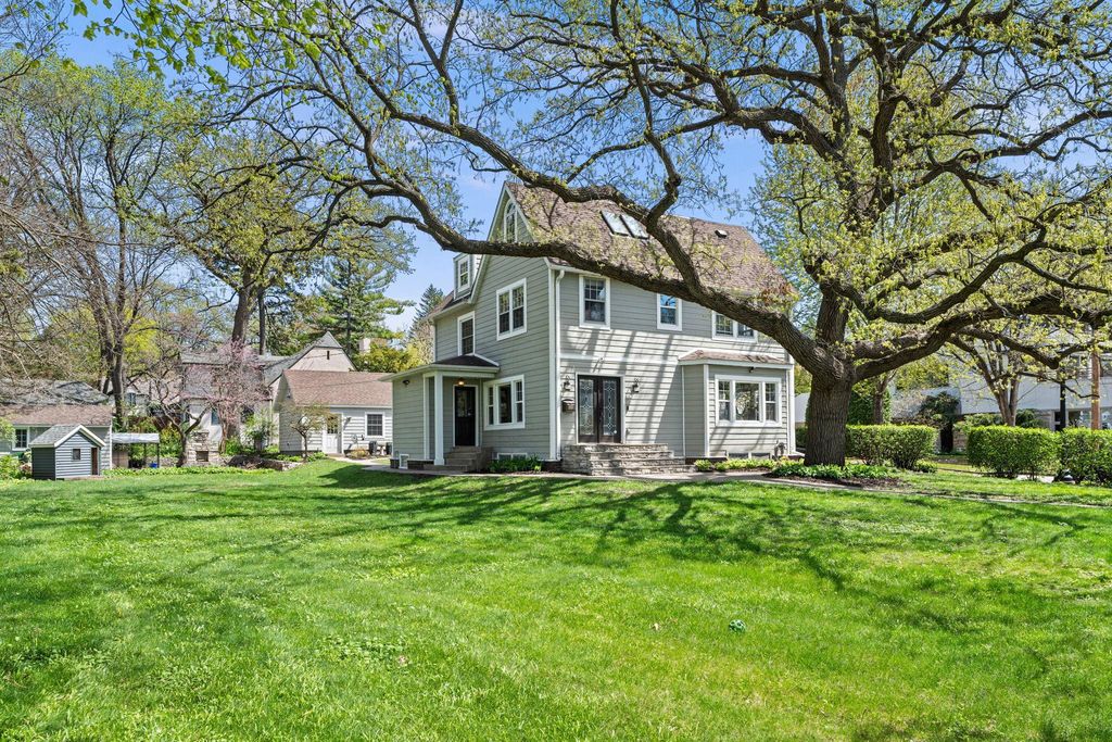 1633 E River Parkway, Minneapolis, MN 55414