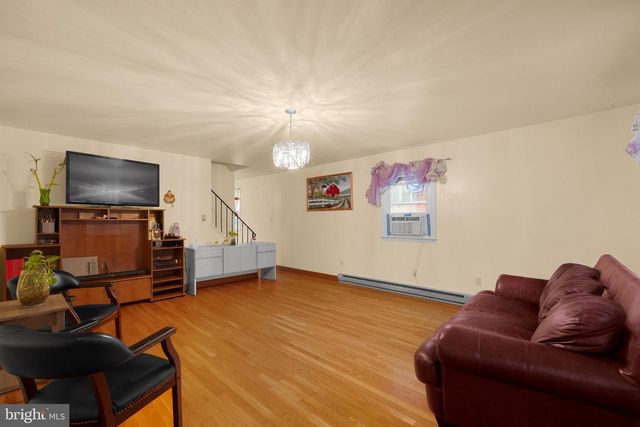 1126 N FRONT ST, Reading, PA 19601