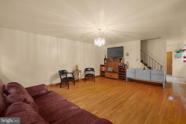 1126 N FRONT ST, Reading, PA 19601