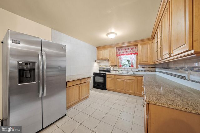 1126 N FRONT ST, Reading, PA 19601