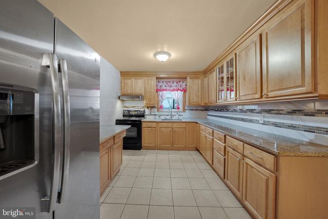 1126 N FRONT ST, Reading, PA 19601